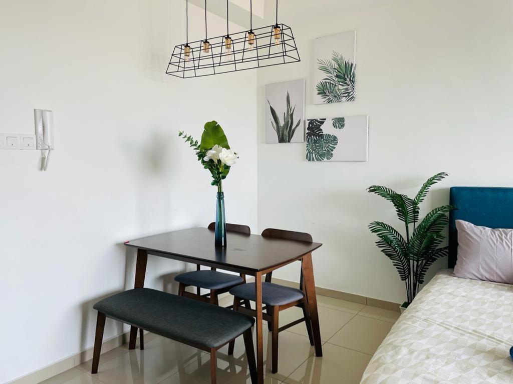 Homestay I-City Cantik, Tenang, Wifi, 4K Smart Tv, Netflix, Coway, Free Parking Шах Алам Екстериор снимка