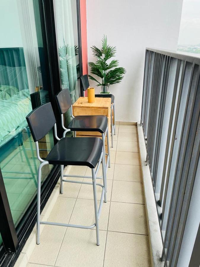 Homestay I-City Cantik, Tenang, Wifi, 4K Smart Tv, Netflix, Coway, Free Parking Шах Алам Екстериор снимка