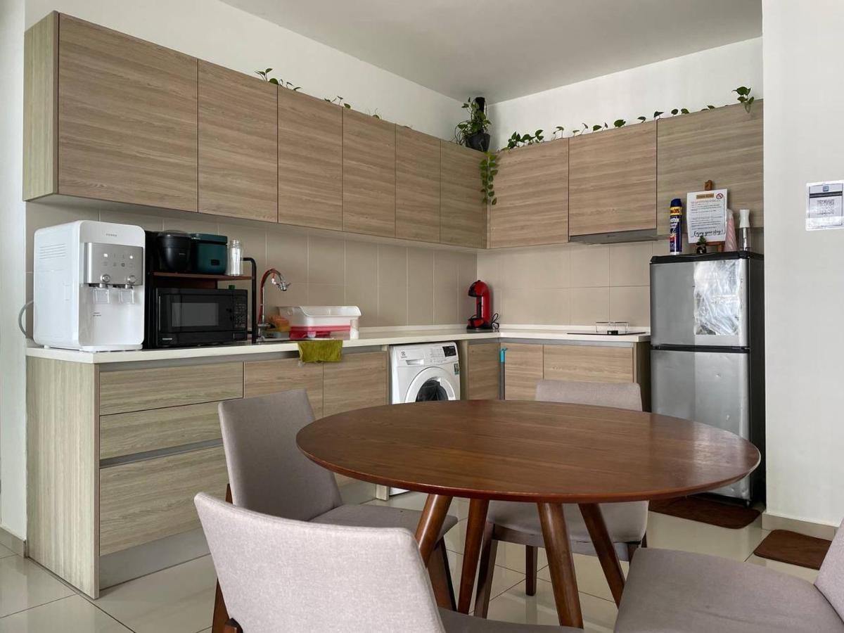 Homestay I-City Cantik, Tenang, Wifi, 4K Smart Tv, Netflix, Coway, Free Parking Шах Алам Екстериор снимка